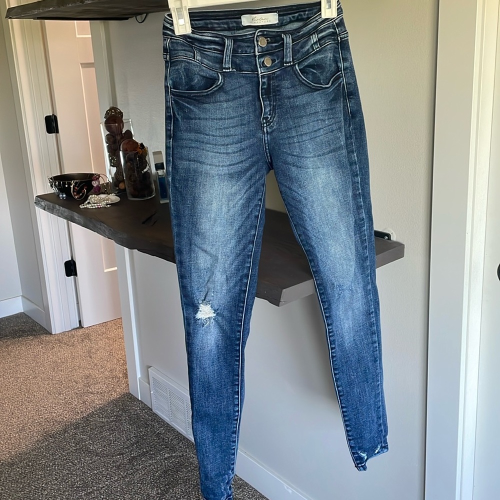 KanCan size 26 skinny dark wash distressed
